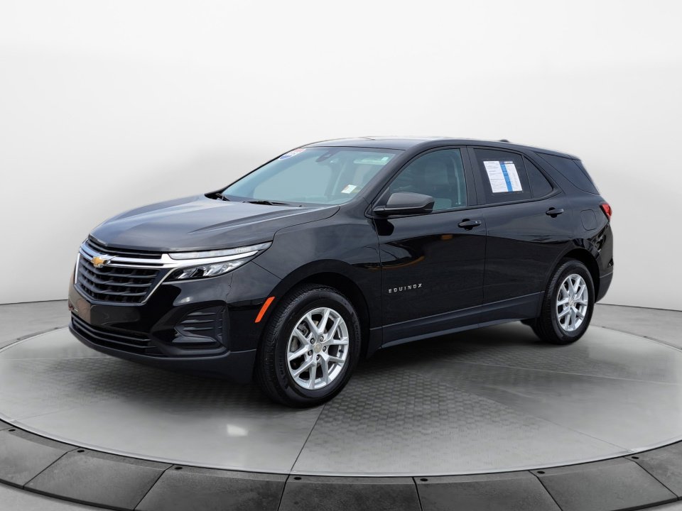 2023 Chevrolet Equinox LS photo 3