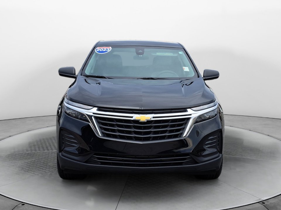 2023 Chevrolet Equinox LS photo 2