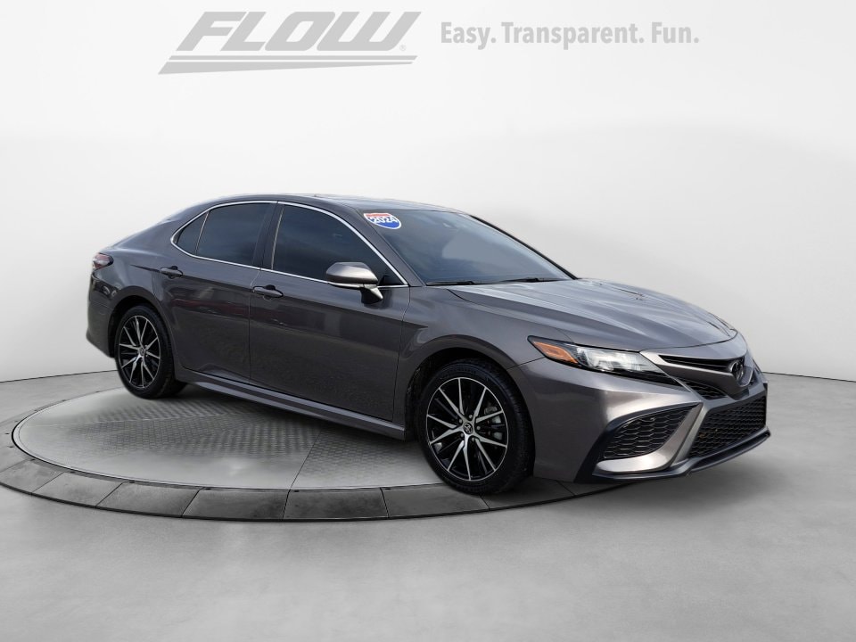 2024 Toyota Camry SE's photo