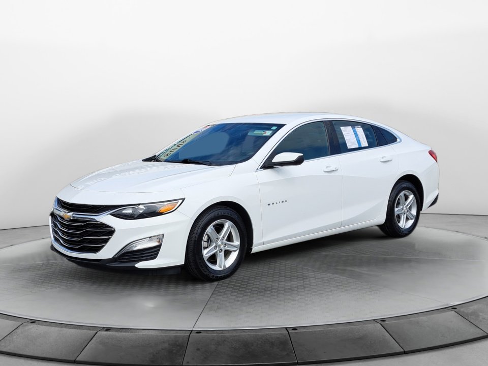 2024 Chevrolet Malibu LS photo 3