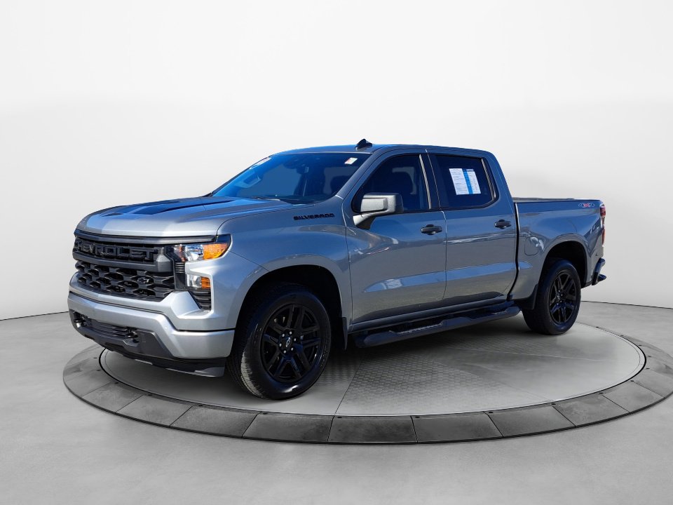 2024 Chevrolet Silverado 1500 Custom photo 3