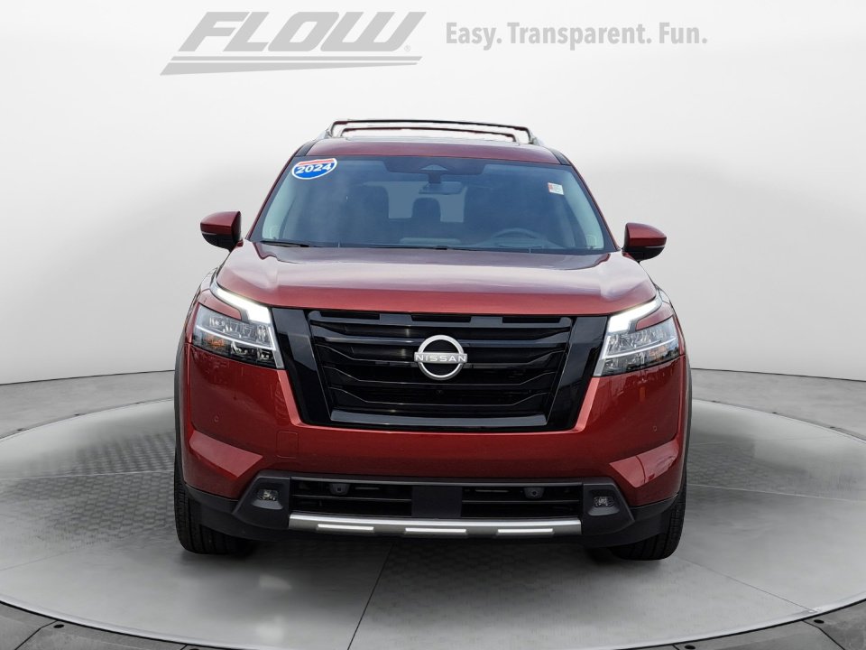2024 Nissan Pathfinder Platinum photo 2