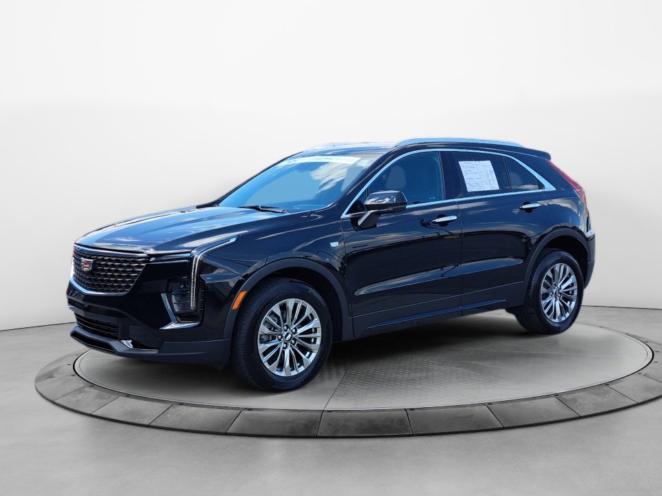 2025 Cadillac XT4 Premium Luxury photo 2
