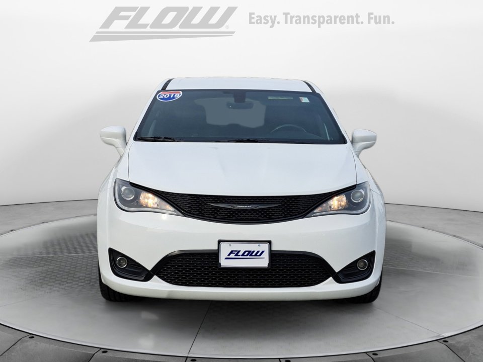 2019 Chrysler Pacifica Touring Plus S Appearance photo 2