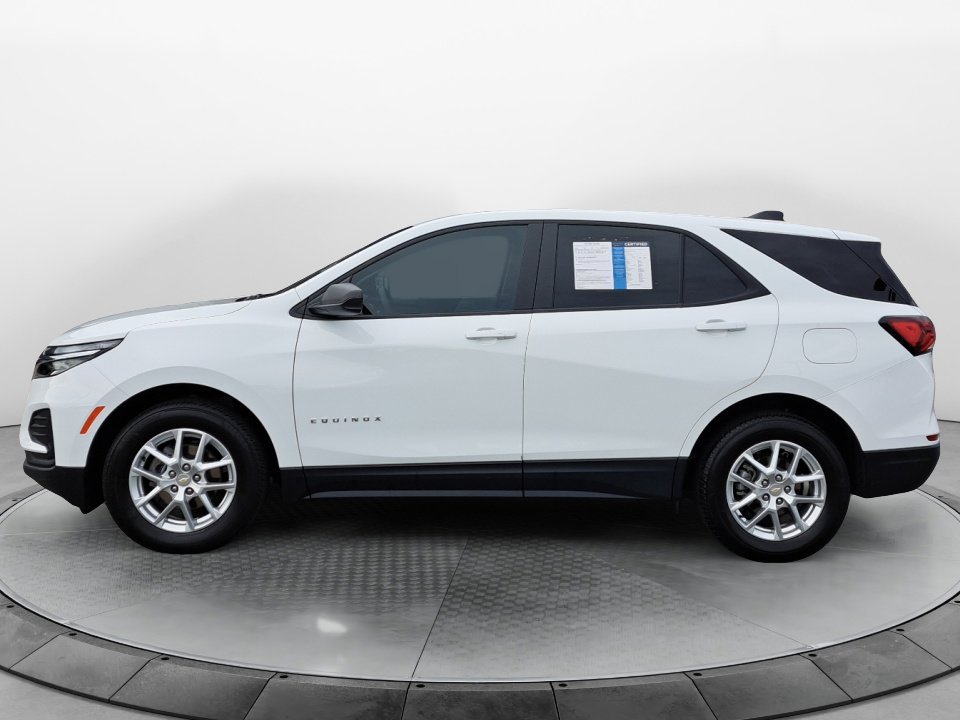 2022 Chevrolet Equinox LS photo 4