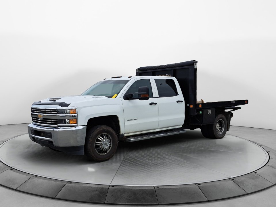 2017 Chevrolet Silverado 3500HD photo 2
