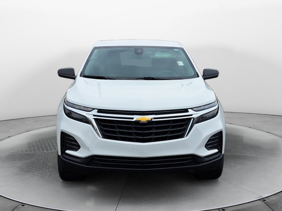 2022 Chevrolet Equinox LS photo 2