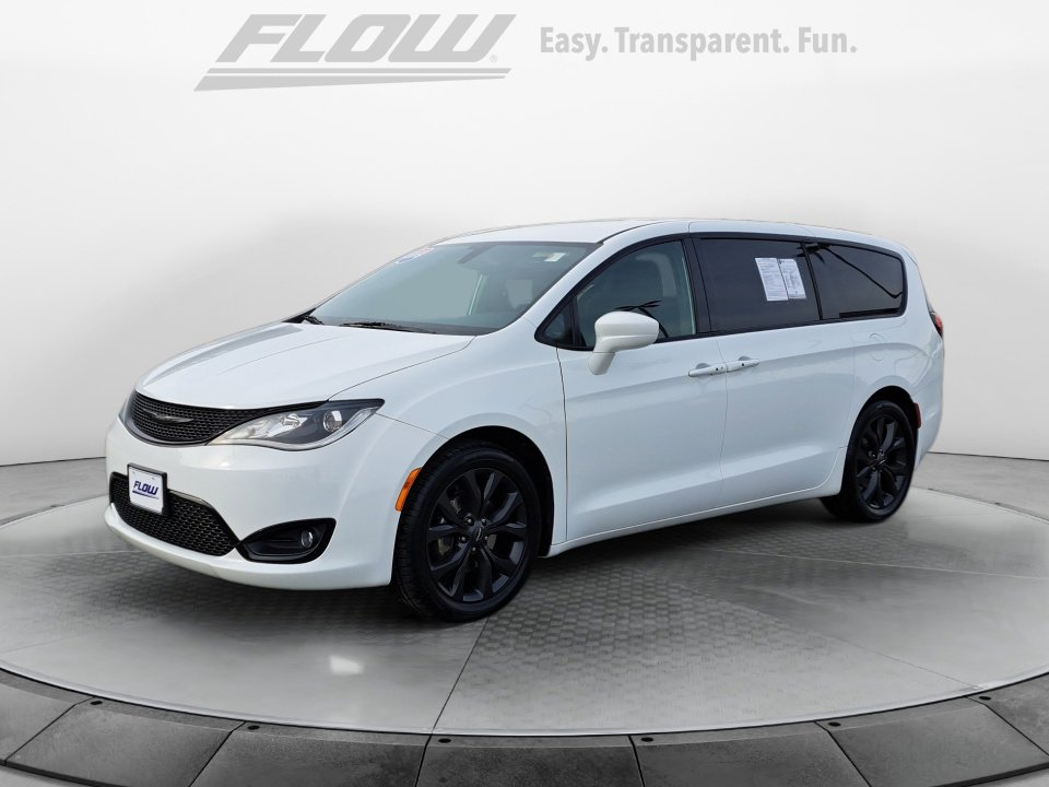 2019 Chrysler Pacifica Touring Plus S Appearance photo 3