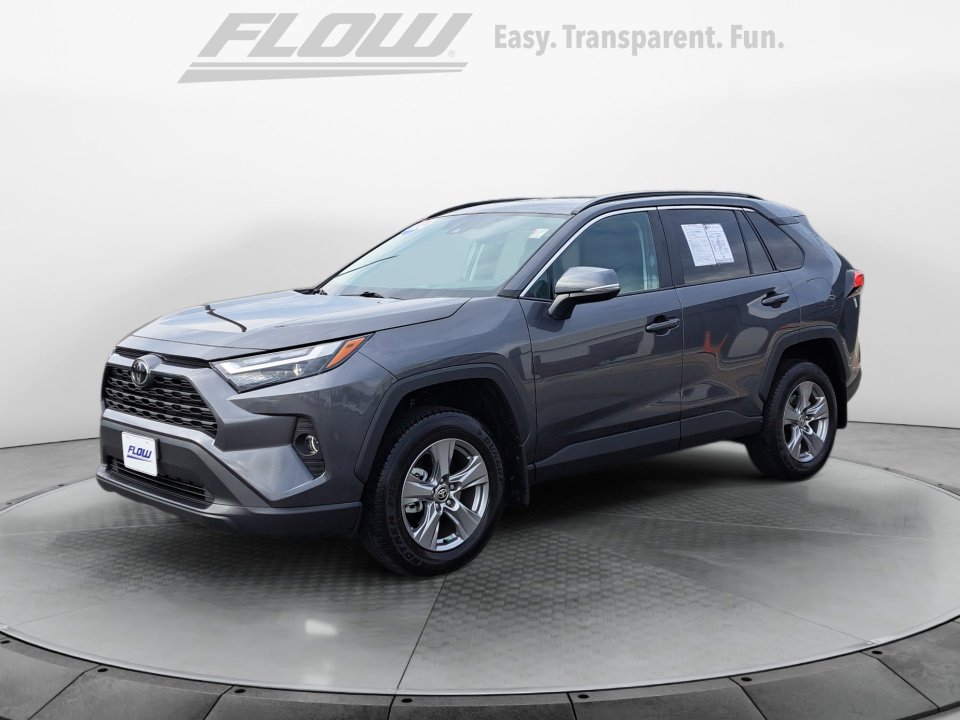 2024 Toyota RAV4 XLE photo 2