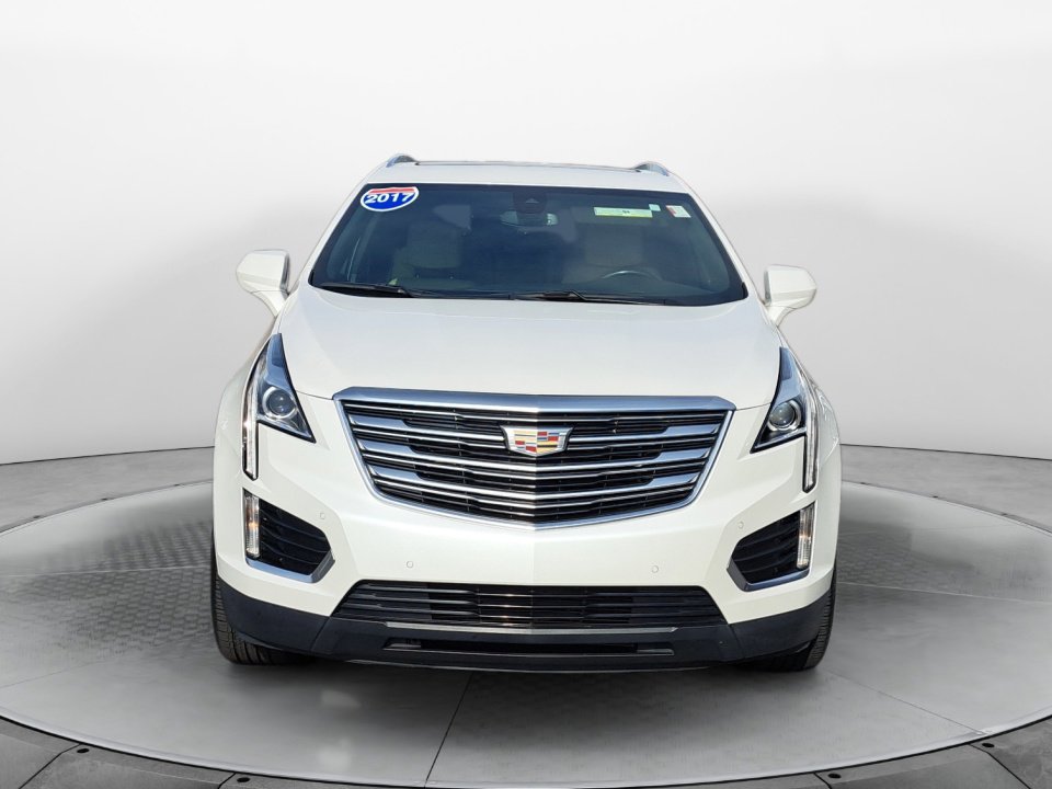 2017 Cadillac XT5 Luxury photo 2