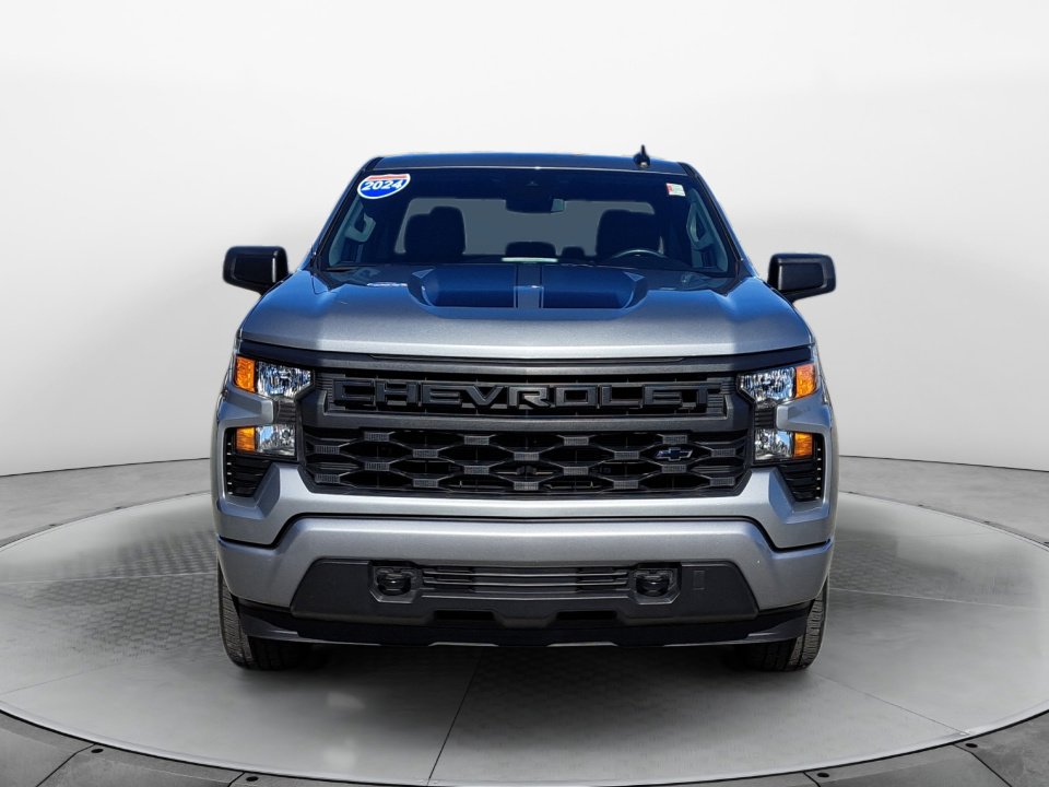2024 Chevrolet Silverado 1500 Custom photo 2