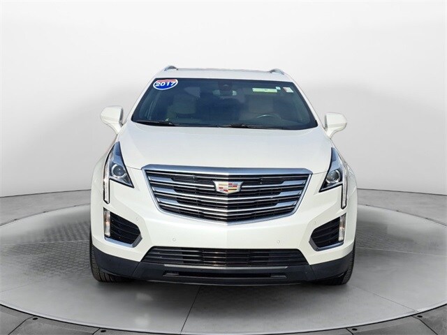 2017 Cadillac XT5 Luxury photo 2