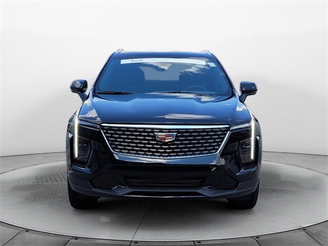 2025 Cadillac XT4 Premium Luxury photo 2
