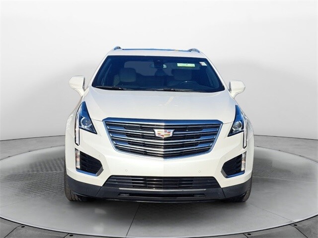 2017 Cadillac XT5 Luxury photo 2