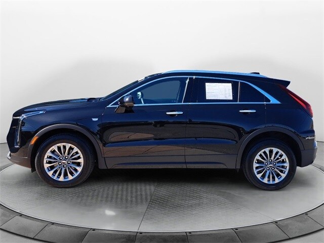 2025 Cadillac XT4 Premium Luxury photo 3