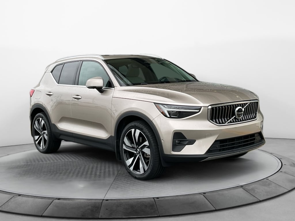 Used 2024 Volvo XC40 B5 Plus Bright SUV