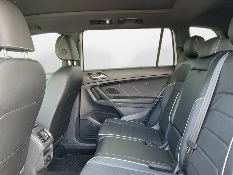 2022 Volkswagen Tiguan SEL R-LINE - Photo 16
