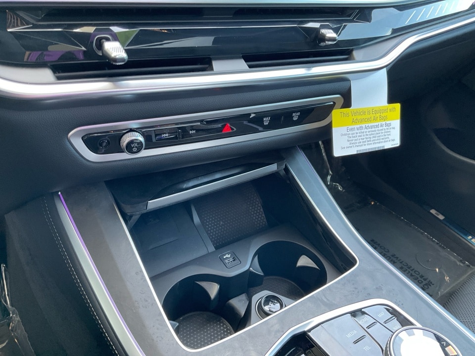 2026 BMW X5 M60i - Photo 18