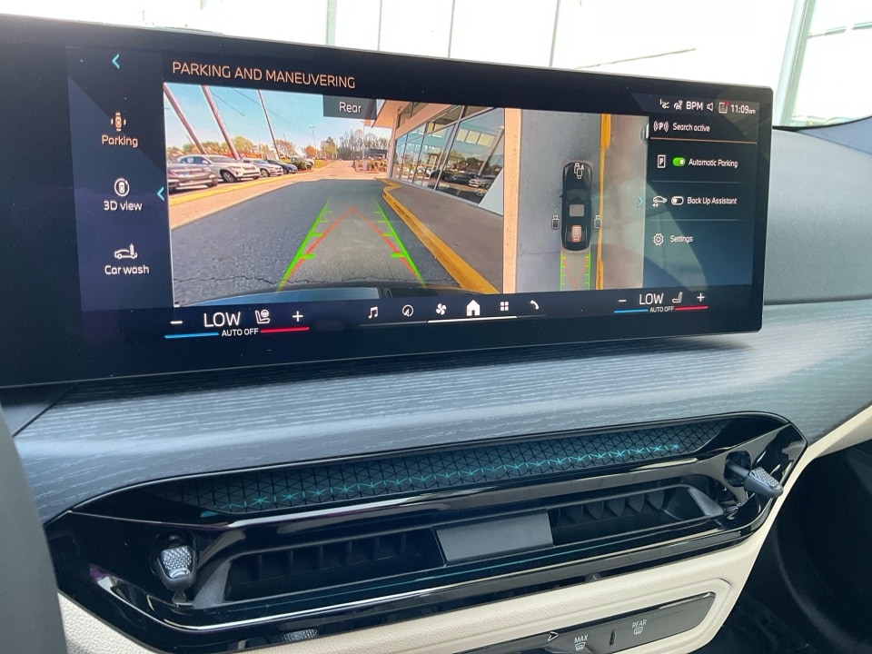 2026 BMW 3 Series 330i - Photo 19