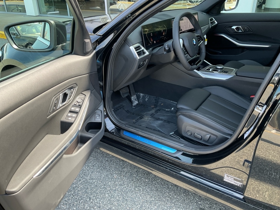 2026 BMW 3 Series 330i - Photo 31