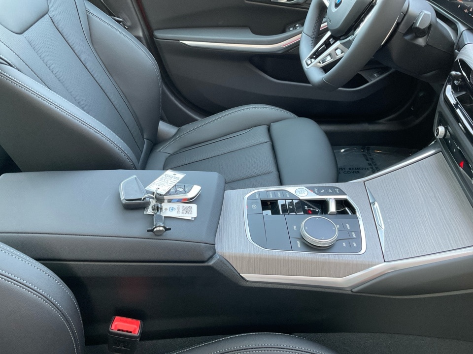 2026 BMW 3 Series 330i - Photo 34