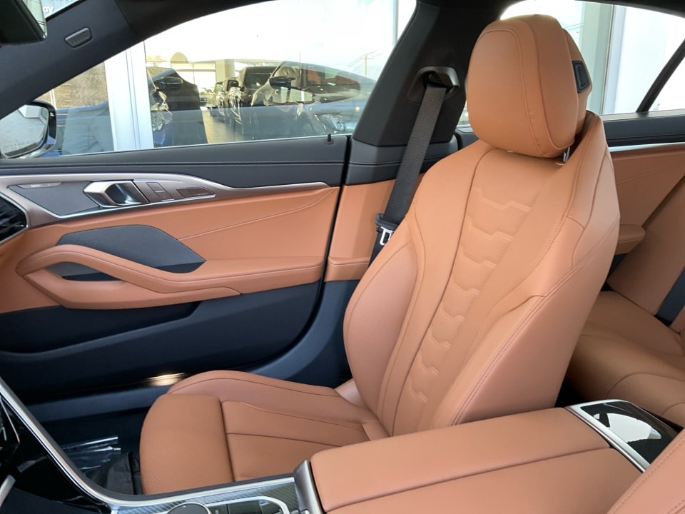 2026 BMW 8 Series M850i - Photo 28