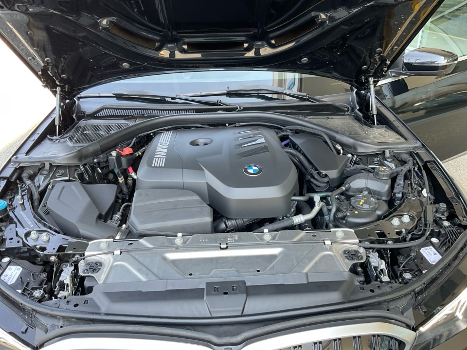2026 BMW 3 Series 330i - Photo 16