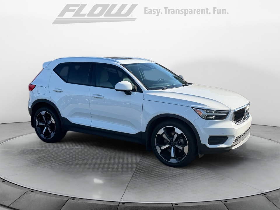 2020 Volvo XC40 Momentum's photo