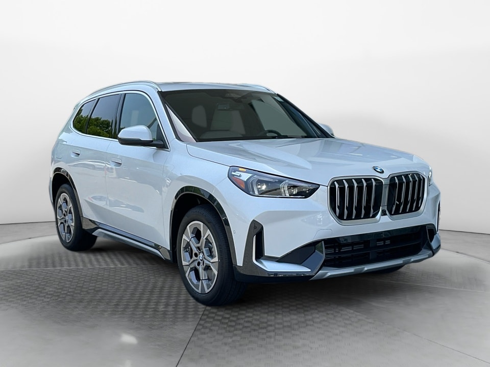 2025 BMW X1 28i's photo
