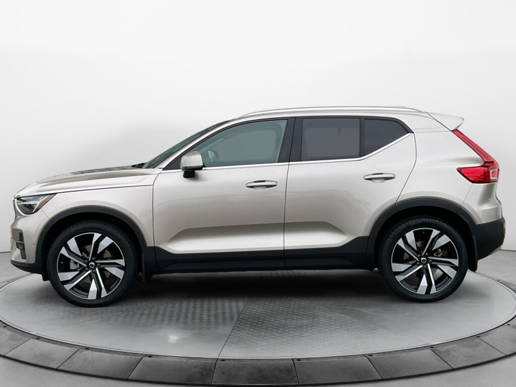 Used 2024 Volvo XC40 B5 Plus Bright SUV