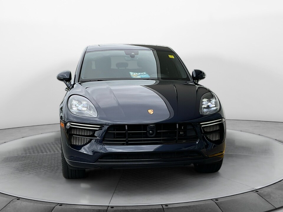 2020 Porsche Macan Turbo photo 2