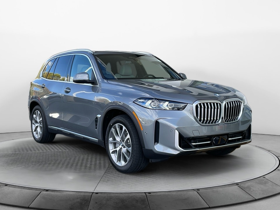 2026 BMW X5 50e's photo