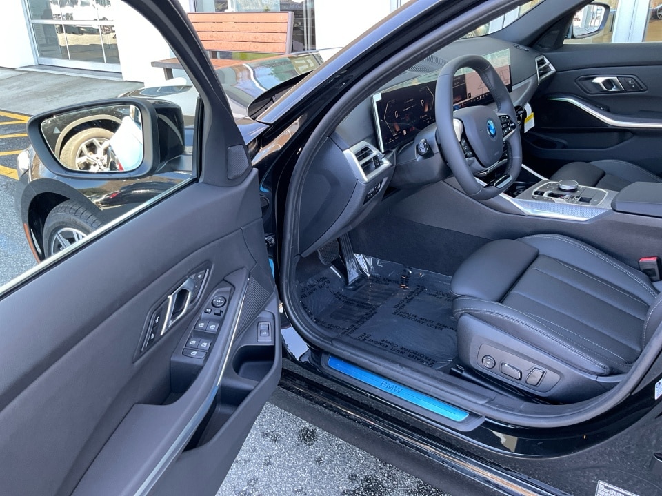 2026 BMW 3 Series 330i - Photo 31