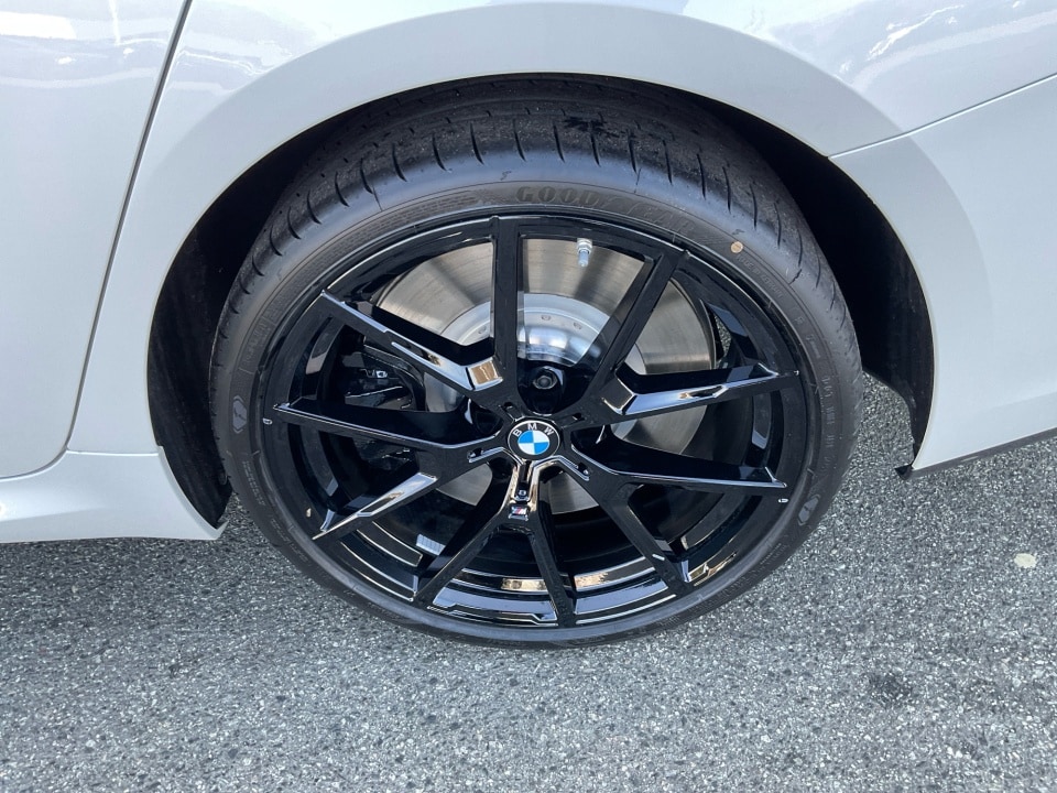 2026 BMW 8 Series M850i - Photo 22