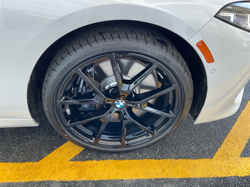 2026 BMW 8 Series M850i - Photo 25
