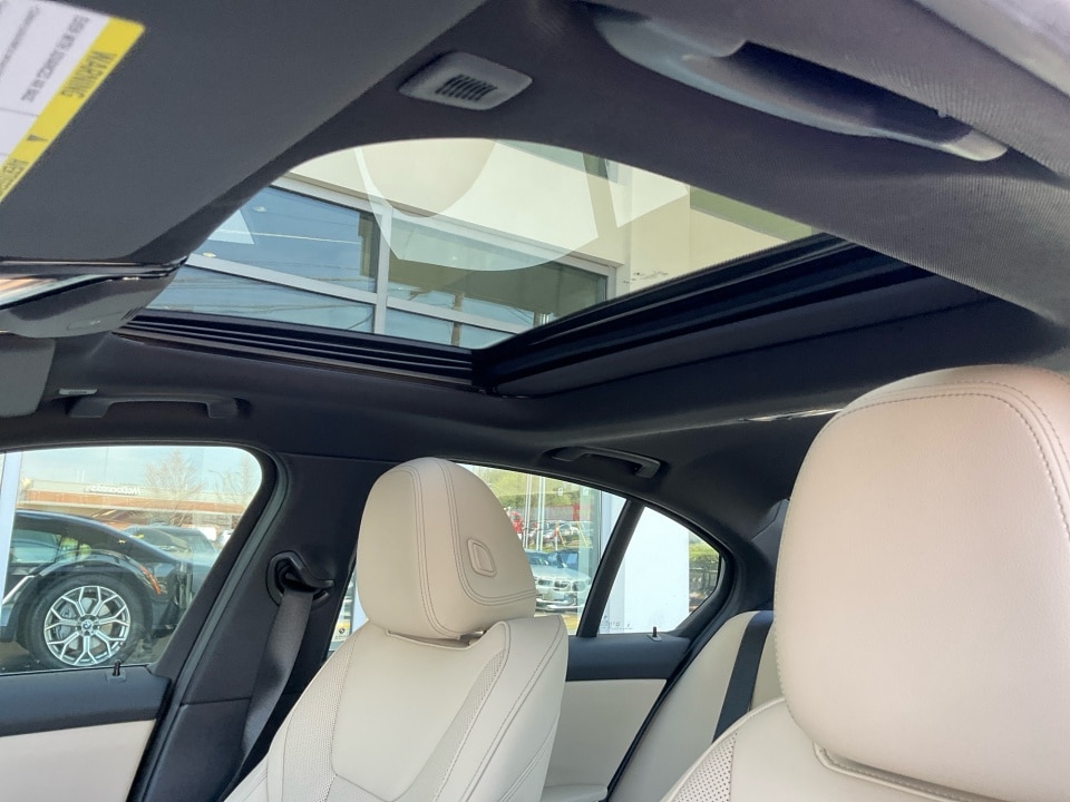 2026 BMW 3 Series 330i - Photo 21