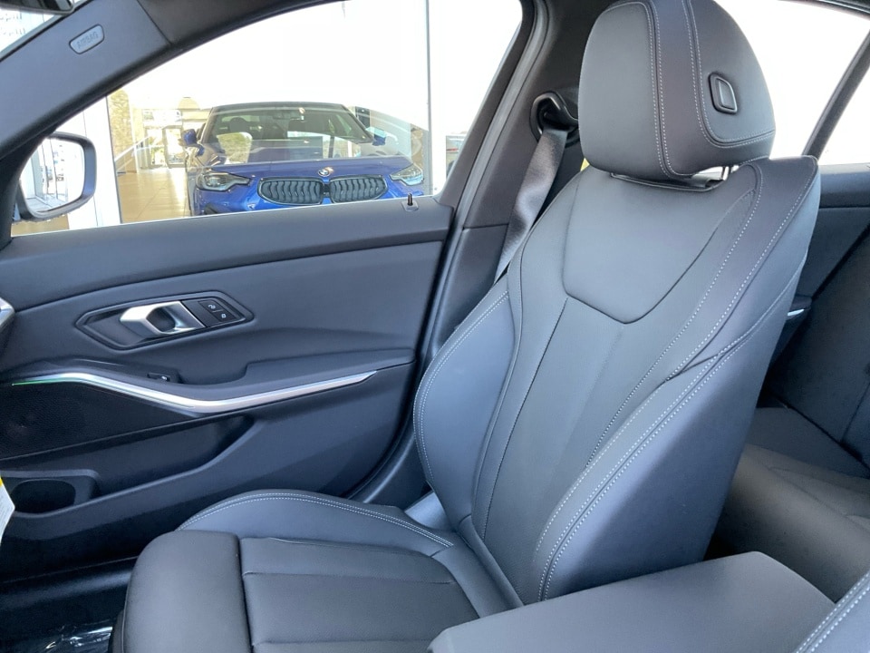 2026 BMW 3 Series 330i - Photo 28