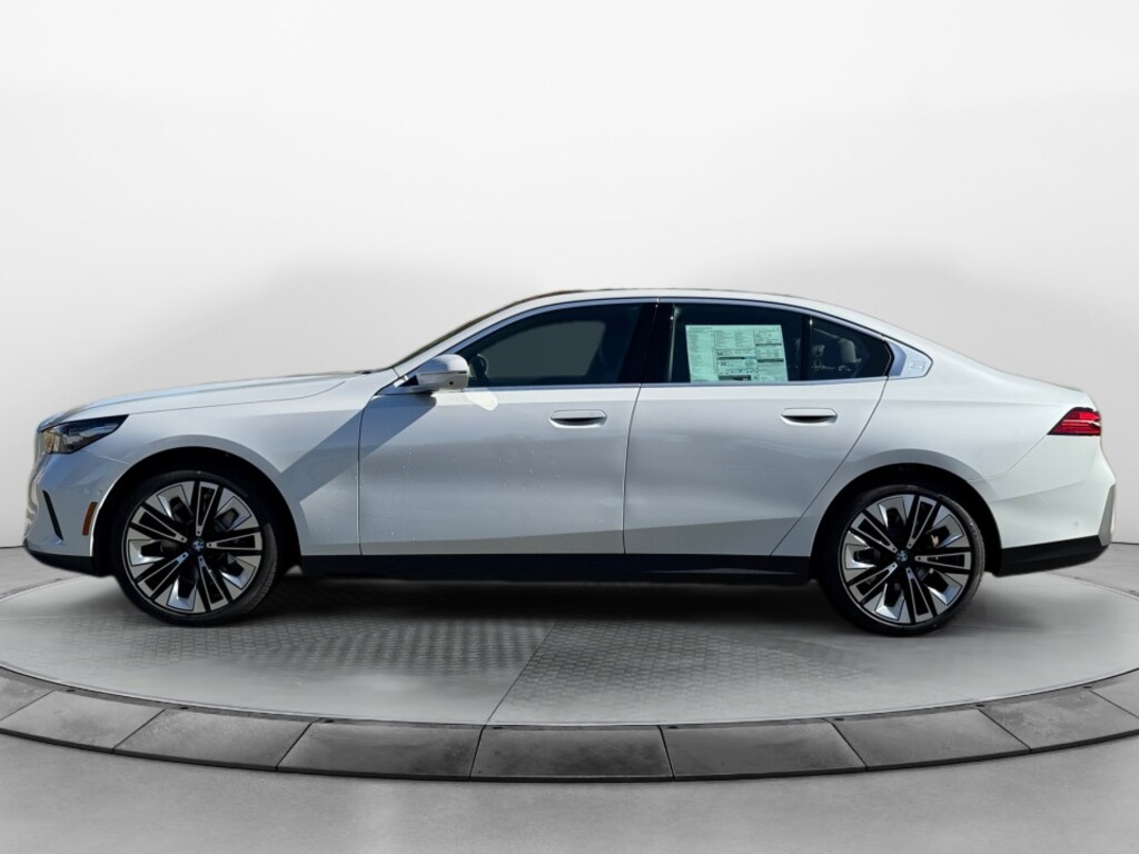 New 2026 BMW 530i xDrive Sedan