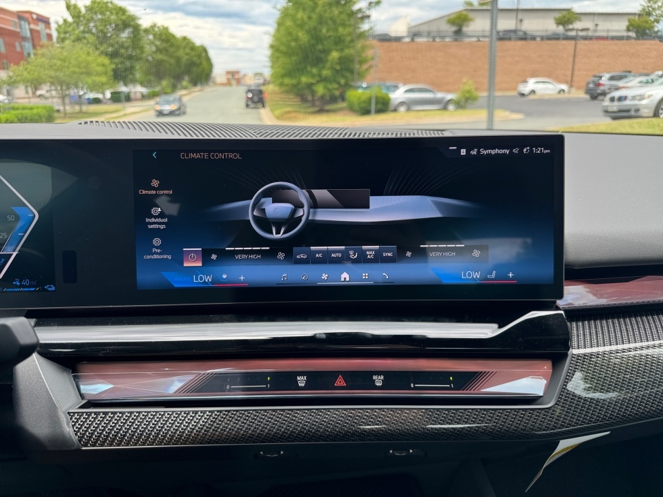2027 BMW 5 Series 550e - Photo 17