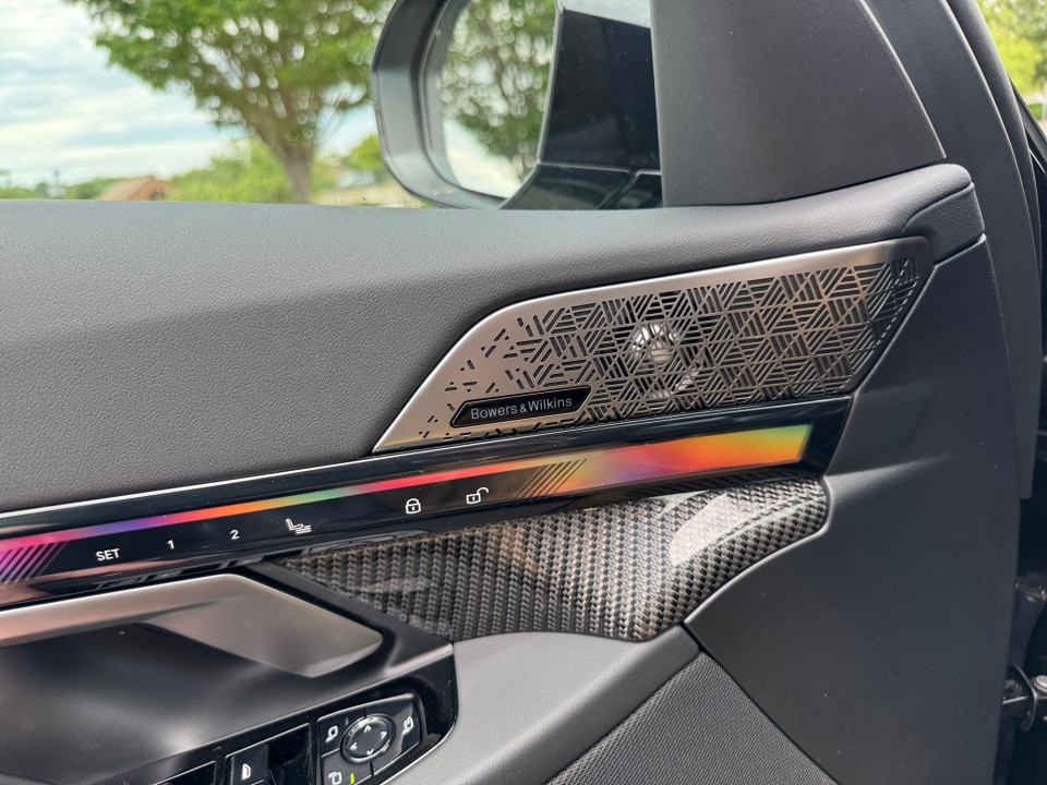 2027 BMW 5 Series 550e - Photo 33