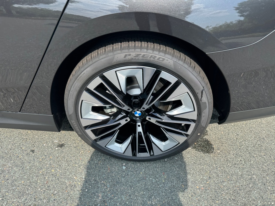2027 BMW 5 Series 530i - Photo 22