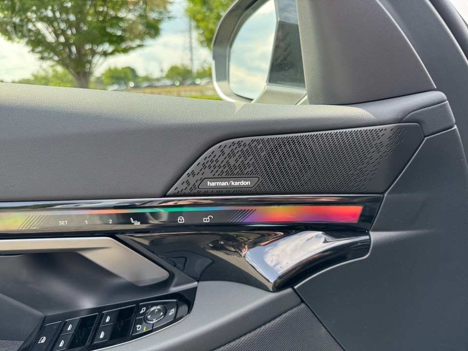 2027 BMW 5 Series 530i - Photo 34