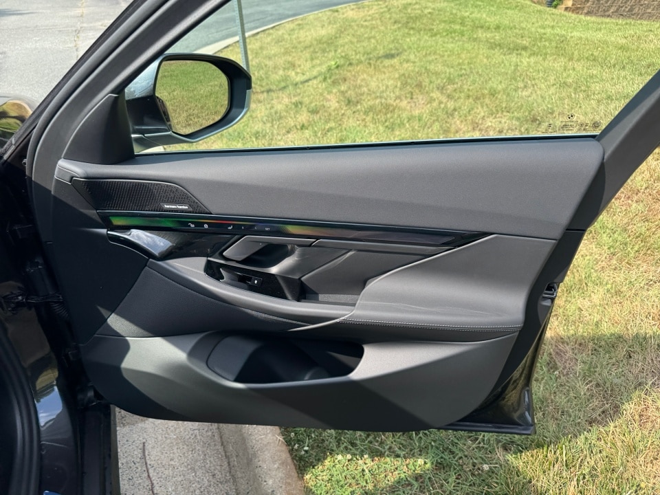 2027 BMW 5 Series 530i - Photo 31