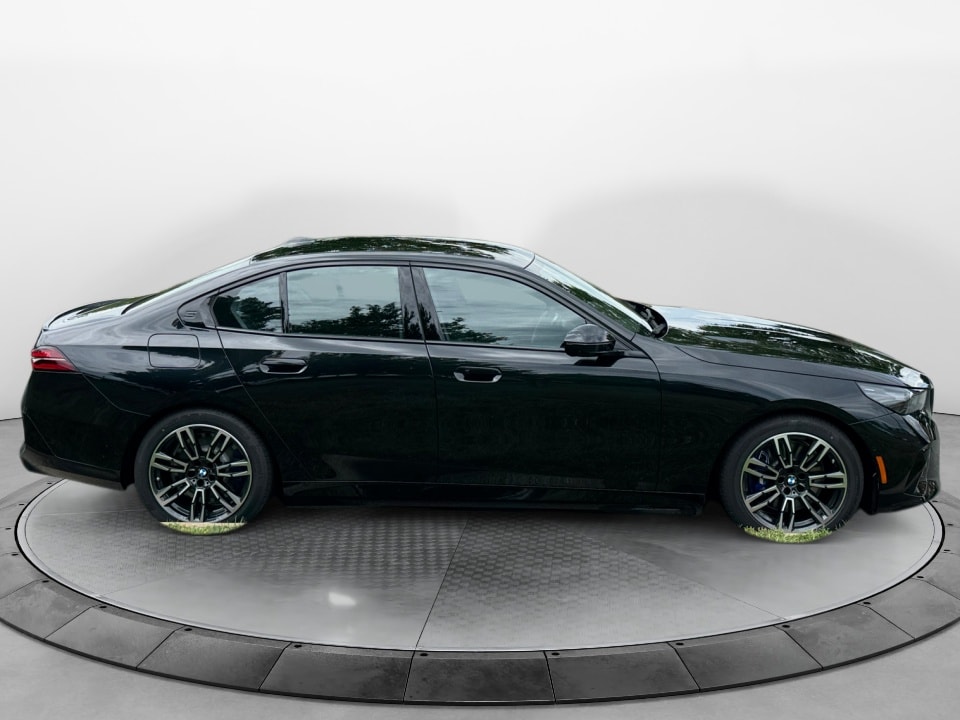 2027 BMW 5 Series 550e - Photo 7