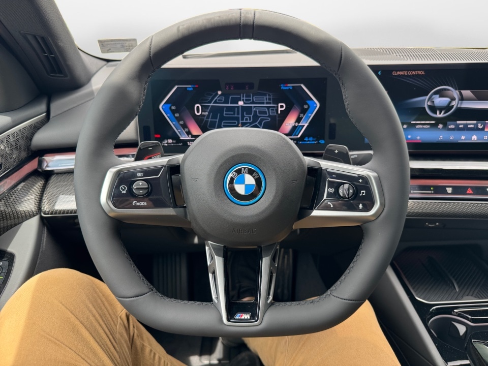2027 BMW 5 Series 550e - Photo 9