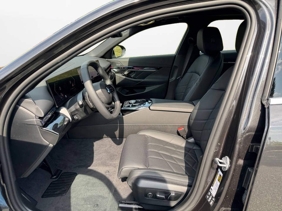 2027 BMW 5 Series 530i - Photo 9