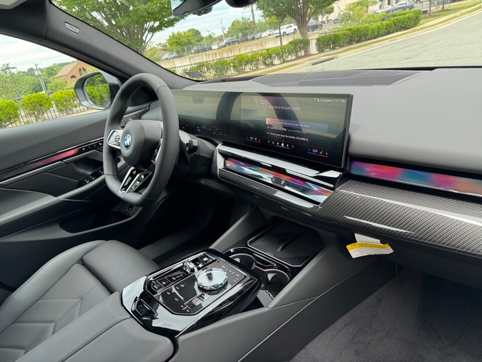 2027 BMW 5 Series 550e - Photo 27
