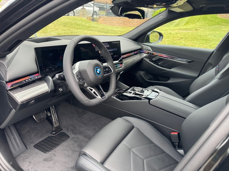 2027 BMW 5 Series 550e - Photo 29