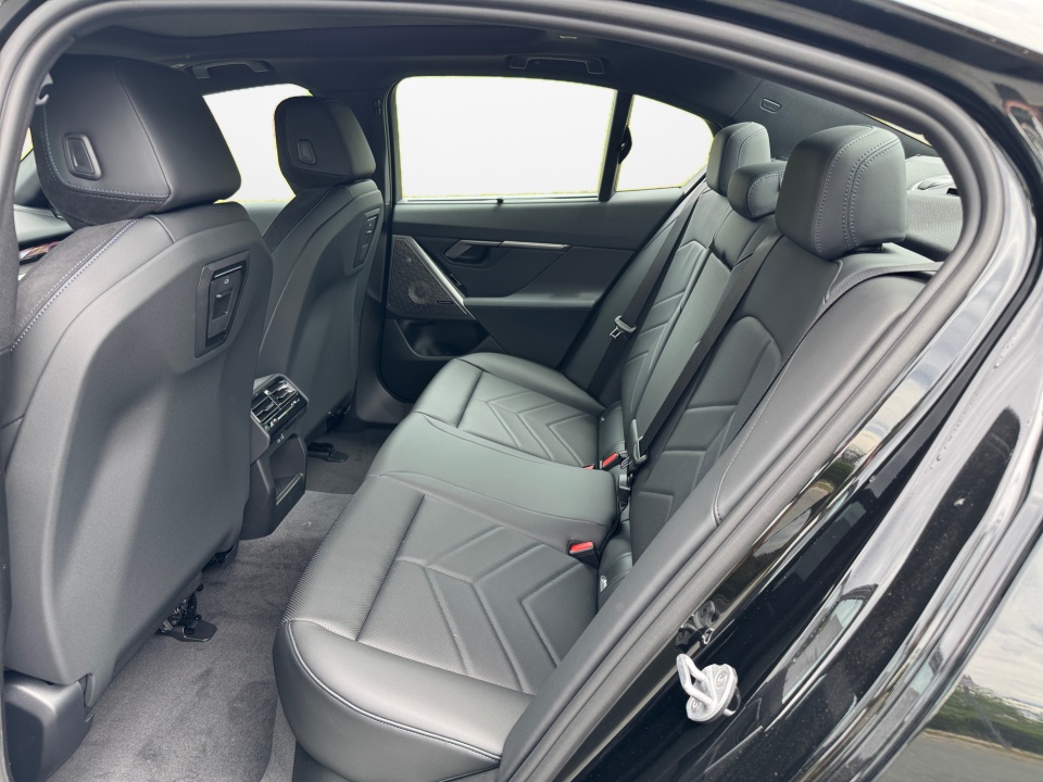 2027 BMW 5 Series 550e - Photo 12