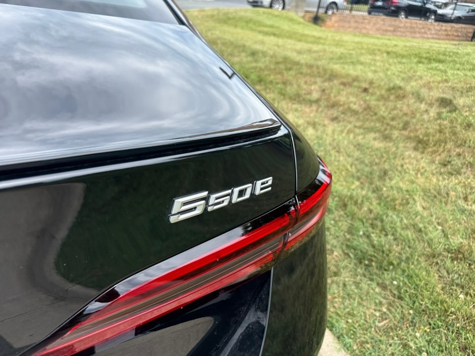 2027 BMW 5 Series 550e - Photo 14